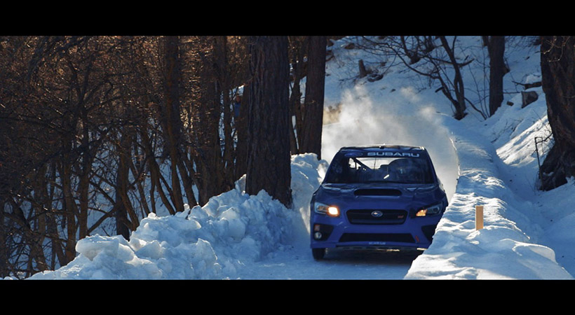 Subaru WRX STI en una pista de bobsled