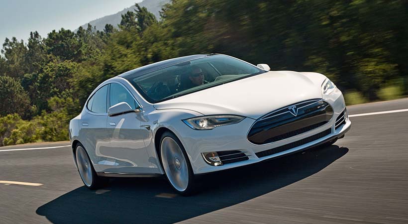 AAA aumentó el costo del seguro de un Tesla en 30% Autoproyecto
