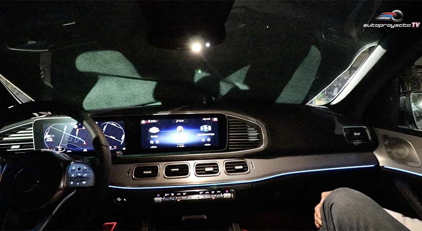 Mercedes-Benz GLE 2020 con MBUX Interior Assistant