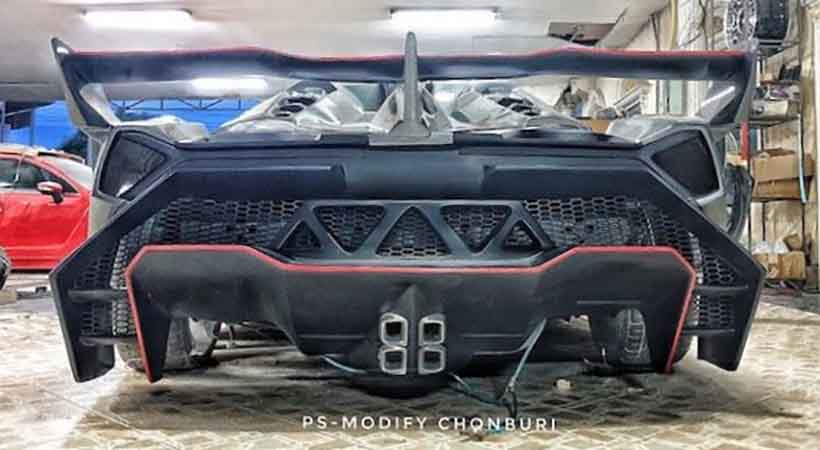 réplica de Lamborghini Veneno